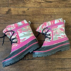 Western Chief Pink Camouflage Snow Boots Size 4